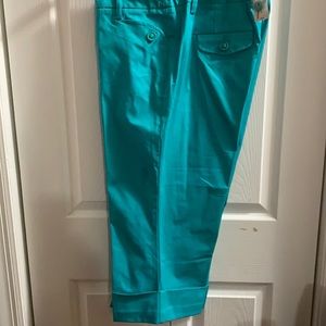 Brand new Teal color Capri with nice pockets.